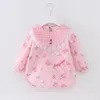 Śliniaki Burp Clots Cute Cartoon Baby Dzieci Księżniczka Wodoodporna małe dziecięce dziecko fartuch z długim rękawem Pink Lace Feeding BIB 231008