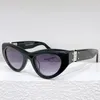 Designer sunglasses are designed for men and women Beach parties outdoor activities and Halloween are paired with sheet frames frames and trendy hip-hop 1142S