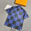 22SS män kvinnor designers t-shirts tee pläd skjorta tryck kort ärm man besättning nacke paris mode streetwear röd blå s-2xl273g