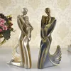 Decoratieve objecten Beeldjes Hars Paar Omhelzing Standbeeld Mannelijke en Vrouwelijke Dans Sculptuur Creatieve Woondecoratie Woonkamer Desktop Ornamenten Accessoires 230928