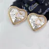 2022 El encanto de calidad superior cuelga el pendiente del perno prisionero de la forma del corazón del tamaño grande en 18k chapado en oro para el regalo de la joyería de la boda de las mujeres tiene la caja Stamp217w