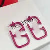 Temperamento de material de latón hueco geométrico rojo rosa y pendientes de moda personalizados