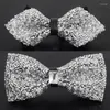 Cravates d'arc Rbocomen's Fashion Crystal Bling Cravate Nouveauté Coin plat Sharp Solid Gold Silvery Bowtie pour hommes de mariage