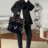 Ladie Brand Tote Handbag v Letter Designerソフトプラッシュトートワイドショルダーストラップクロスボディバッグシンプルな気質ショルダーハンドバッグ