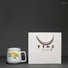 머그잔은 Jingdezhen의 손으로 그린 ​​Loquat Office Tea Brewing 세트 안개가 자욱한 블루 머그 세라믹 안티 스케일 컵에주의를 기울입니다.