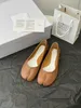 Tabi Ballerina Shoe Designer Shoes الكلاسيكية أحذية عرضية باليه أحذية مسطحة الأحذية الكاحل أحذية Lamb Leather Top Factory