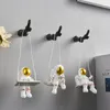 Obiekty dekoracyjne figurki kreatywne astronauta dekoracje ścienne Statua Nordic Decor Decor Decor Dekoracja rzeźby Dzieci sypialnia 230928