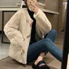 Kvinnor Hoodies Sweatshirts Autumn and Winter Fragrance Style Integrated Lamb Hair Round Neck Elegant Cowhorn Button Imitation Fur Coat 231005