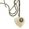 Luxury Charm Women Jewelry Gold Necklace Exquisite Heart shaped Vintage Relief Leaf Gesang Flower Design Fashion Senior Designer Elegant Gorgeous Lady Pendant