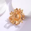 Broszki elegancki słonecznik pszczoły dla kobiet stokrotka szkliwa słodka szalik klip biżuterii