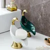 Tvålrätter Swan Shape Ceramic Soap Holder Self Draining Soap Dish Over The Sink Sponge Storage Tray Badrumstillbehör Lagring Rack 230926