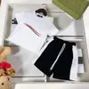 T-shirt de créateur de mode Ensembles de vêtements pour bébés Enfants Garçons Filles Vêtements d'été T-shirts Shorts Survêtement Enfants Jeunes Tenues Chemise à manches courtes AAAAA