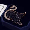 Nueva moda creativa para mujer, broche de circonio con forma de cisne, broche de diamantes de alta calidad con personalidad para mujer, joyería de lujo 2823