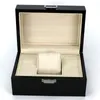 Boîtes à montres Étuis à bracelet personnalisables avec doublure en cuir PU beige Surface laquée lisse et boucle d'affichage d'emballage 230928