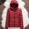 Parkas en duvet pour femmes 2023 Fe automne hiver chaud dames et femmes légères doudoune printemps vestes ultralégères à capuche doudoune L231005