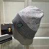 Bonnets de créateurs d'hiver avec lettre de marque pour hommes et femmes, casquettes de crâne de neige chaudes, couleurs noir, rouge et gris