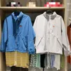 Męskie kurtki Designer Długie rękawie wiatraka męskie bluza z kapturem wodoodporne sportowe bluzy z kapturem na zewnątrz swobodne niebieskie okopy treningowe szkolne krem ​​do kremu kremowego