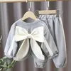 Kledingsets Mode Peuter Baby Jongens Meisje Herfstkledingsets Babymeisjeskleding Set Kinderen Grote Vlinder Sweatshirt Broek 2-delige kostuums Outfit 231005