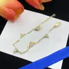 Moda cazibesi bilezik tasarımcısı kaplama altın bilezikler elmas çiçek mektup bağlantı zinciri tasarımcı bilezik kadın kadınlar için klasik moda mücevher tasarımcısı zb115