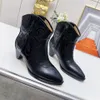 Lüks tasarımcı botlar kadınlar gerçek deri yüksek topuk yuvarlak kafa boot klasik gündelik ekleme düz renk iş botları yüksek kaliteli fabrika ayakkabıları