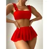 Женские купальники 2023, красный купальник, женская сексуальная юбка с высокой талией, трехсекционное бикини с рюшами и подтяжками на груди, летний пляжный купальный костюм
