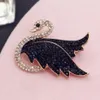 Nueva moda creativa para mujer, broche de circonio con forma de cisne, broche de diamantes de alta calidad con personalidad para mujer, joyería de lujo 2823