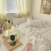 Ensembles de literie coton blanc plissé volants Patchwork Rose impression fille ensemble housse de couette jupe de lit plat/drap housse taies d'oreiller