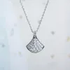 2024 New Look New Pendant Necklace - Preppy بسيطة وأنيقة للنساء ، طلاب متين من الذهب المطحون من الذهب المناسبين ، فتاة Lady Lady Lady