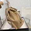 23SS P Designer Bag Men Parachute stor kapacitet Ryggsäck Western Fashion Daily Collocation Personlighet Pendlare Kvinnliga fackmynt Purv plånböcker YY5555