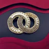 Mosiężne złoto popularne diamenty perły broszki klasyczny styl brązowy broszka luksusowa biżuteria vintage nowa projektantka Kobiety Europejskie 2615