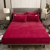 Bedspread Wostar Winter Coral Fleeceフィットシート弾性マットレスカバープロテクターキングサイズ温かいベルベットベッドベッドリネンプロテクター160 231005