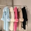 Wełniane mieszanki wełny 2023 Kobiety Big Real Futro Flar Fashion Winter Jacket Cashmere mieszany płaszcz z podwójnym piersi mankiety marszczyków 231006