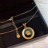 Модное дизайнерское ожерелье с подвеской в виде буквы V Банши с головой Медузы из 18-каратного золота с покрытием для женщин VE71909