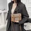 Bolsos de noche de dama Bolso de mujer con textura de nicho popular Tejido de punto Cara de mil pájaros Bolso cuadrado pequeño Bolso bandolera portátil simple 230828