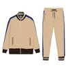 Mens Fashion Tracksuits 클래식 편지 인쇄 두 조각 복장 소년 2021 가을 재킷 및 스웨트 팬츠 활동 실행 Sportsw225d