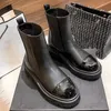 Botas de tobillo diseñador para mujer botas gruesas de cuero acolchado mujeres con cordones plataforma bota martin botines mujeres pisos resbalón en botas de moda zapatos de invierno autunm