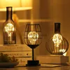 테이블 램프 2023 새로운 LED 레드 와인 병 야간 라이트 북유럽 아이언 아트 중공 카페를위한 테이블 램프 램프 홈 홈 침실 장식 데스크 라이트 yq231006