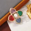 Designer Luxury Brooch Peach Resin Pin Imitation Glass Baroque Five Color Geometric Coat Accessories Brooch Female Jewelry