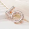 Designer Luxury Brooch Korean Version of Xiaofeng Digit 5 Brooch Pearl Rhinestone Letter Brooch Mother's Gift Anti Fading Pin Accessories