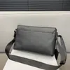 Tasarımcı Man Crossbody Bags Kadın Cowhide Deri Omuz Çantası Çanta Cüzdan Lüks Çantalar