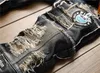 メンズジーンズの贅沢な穴リッピングレトロジーンズの苦しめられたバッジパッチされた刺繍デニムパンツスリミングハードウォッシュカジュアル231005