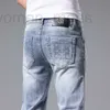 Herenjeansontwerper Lente en zomer nieuwe lichtgekleurde jeans met slanke pijpen, modemerk, veelzijdige kleine rechte broek Z302