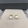 Livraison boucles d'oreilles et bijoux bijoux femme quatre boucles d'oreilles luxe populaire créateur européen américain mode libre griffe ensemble femmes boucles d'oreilles avec perle cadeau de mariage