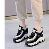 Klädskor 2023 äkta läderplattform kil 9 cm dold häl kvinnor avslappnade chunky sneakers za ins mode vinter varm boot 231006