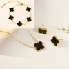 4 Collier de concepteur de luxe à quatre feuilles Collier de bijoux Colliers de pendentif Bracelet Bracelet Oreille Femmes Christmvalentine's Day Birthday Gifts Three Piece Set
