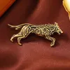 Designer Luxury Brosch Domineering Men's Wolf Head Brooch gjord av gammal elektropläterad legeringsjacka med personliga djurvargstift