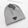 Diseñador de sombrero de tejido de lujo Capa de gorro de gorro para hombre Sombreros Unisex Cashmere Letters Capas de calavera informal Moda al aire libre 8 colores 8 colores