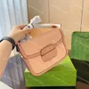 Bolso de silla de montar Bolso de diseñador clásico Cartera de marca de moda Señoras vintage Cornus Bolso de cuero rosa Bolso de hombro de diseñador 2 Tamaño