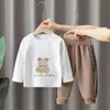 Kläder set baby tracksuit set 2023 hösten långärmad casual cardigan jacka + vita t-shirts + byxor 1: a födelsedag pojke outfit barn passar 230927