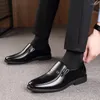 Модельные туфли 2023, мужские модные мужские повседневные деловые туфли с острым носком, коричневые, черные кожаные оксфорды Zapatos De Hombre
